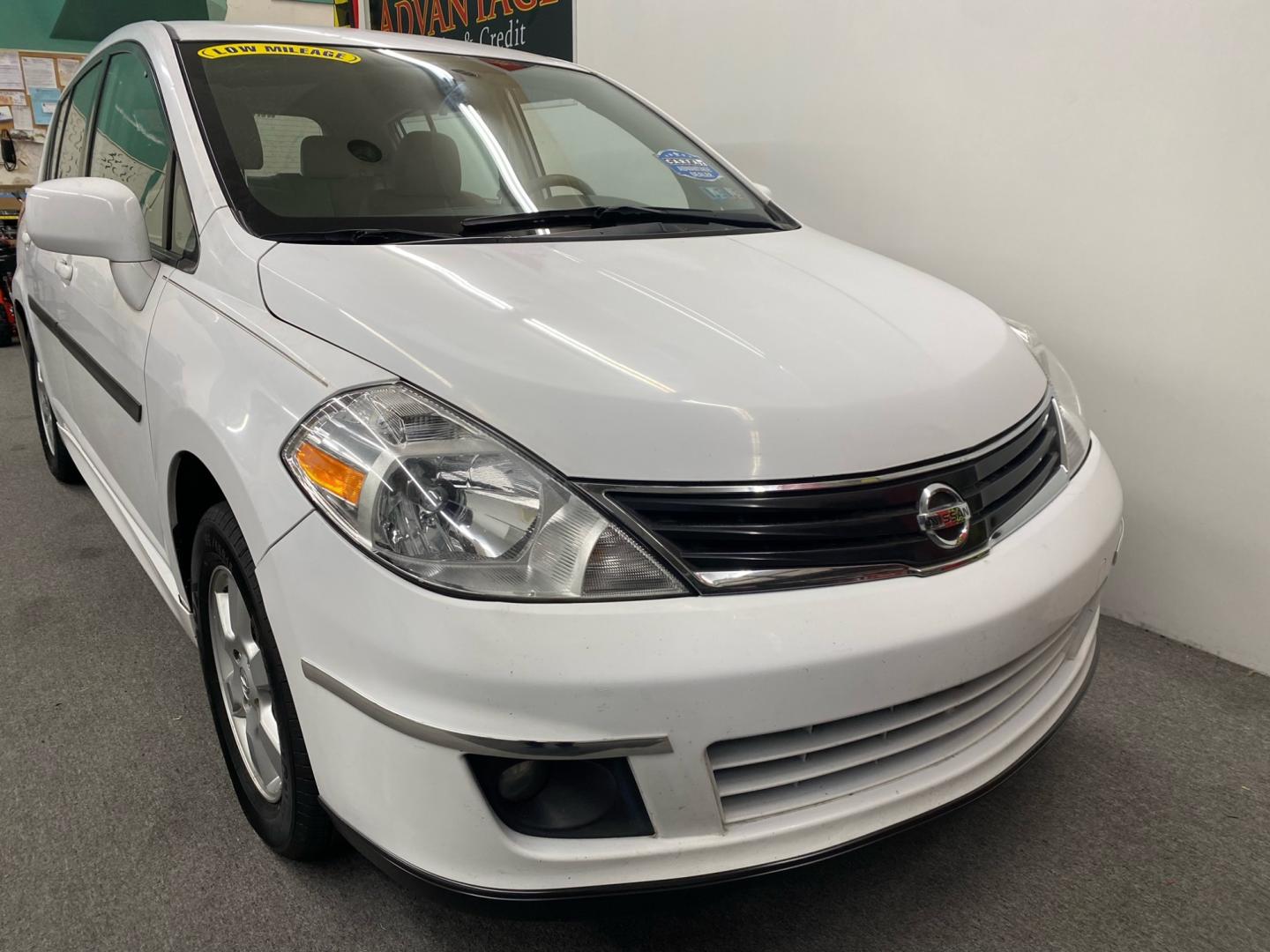 2011 White /Tan Nissan Versa (3N1BC1CP2BL) , located at 533 S West End Blvd., Quakertown, PA, 18951, (877) 257-4995, 40.343994, -75.303604 - INCLUDED IN THE SALE PRICE OF EVERY VEHICLE: 48 Hour Money Back Guarantee 6 Month - 6,000 Mile Warranty Brand New PA State Inspection & Emission $10 Oil Changes for the Life of the Loan Complete CARFAX - Photo#2